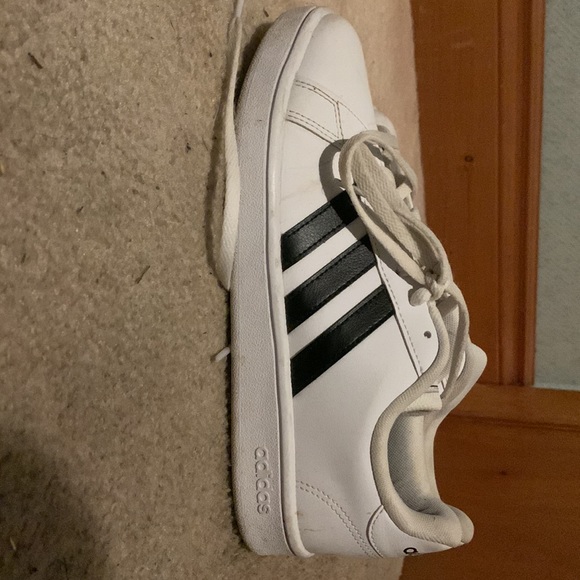 Adidas women size 8 white shoes - Picture 2 of 3